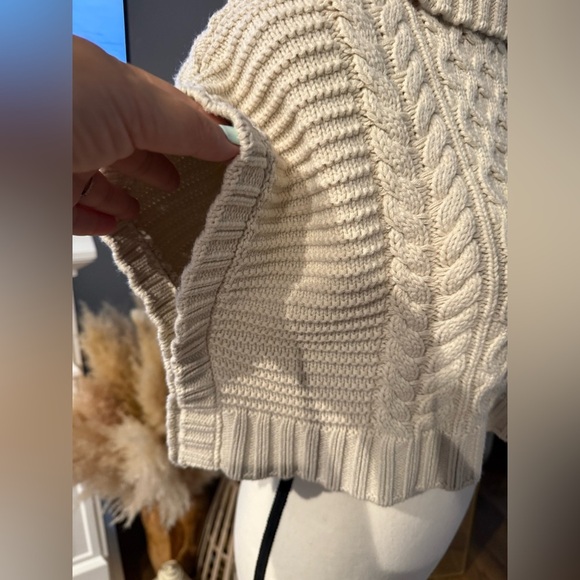 OshKosh B'gosh Ivory Cable Knit Turtleneck Cropped Sweater - Picture 2 of 5